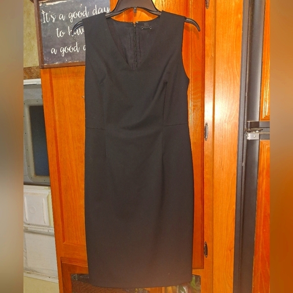 Ann Taylor Dresses & Skirts - Elegant Ann Taylor Factory Black Sleeveless Sheath Dress In A Size 4 . EUC.